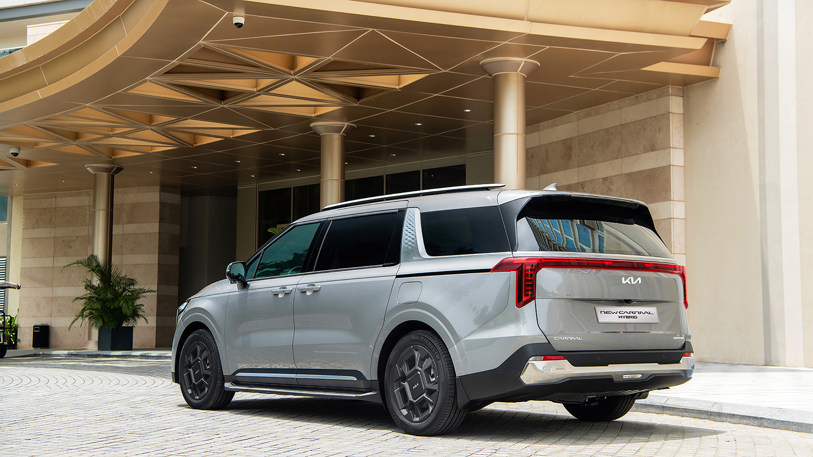Canival Hybrid-Signature-đuôi xe