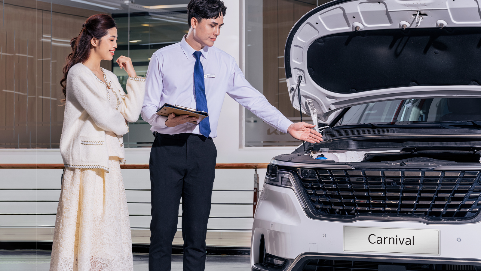 2.THACO AUTO luôn đồng hành cùng khách hàng với tinh thần “Tận tâm phục vụ”