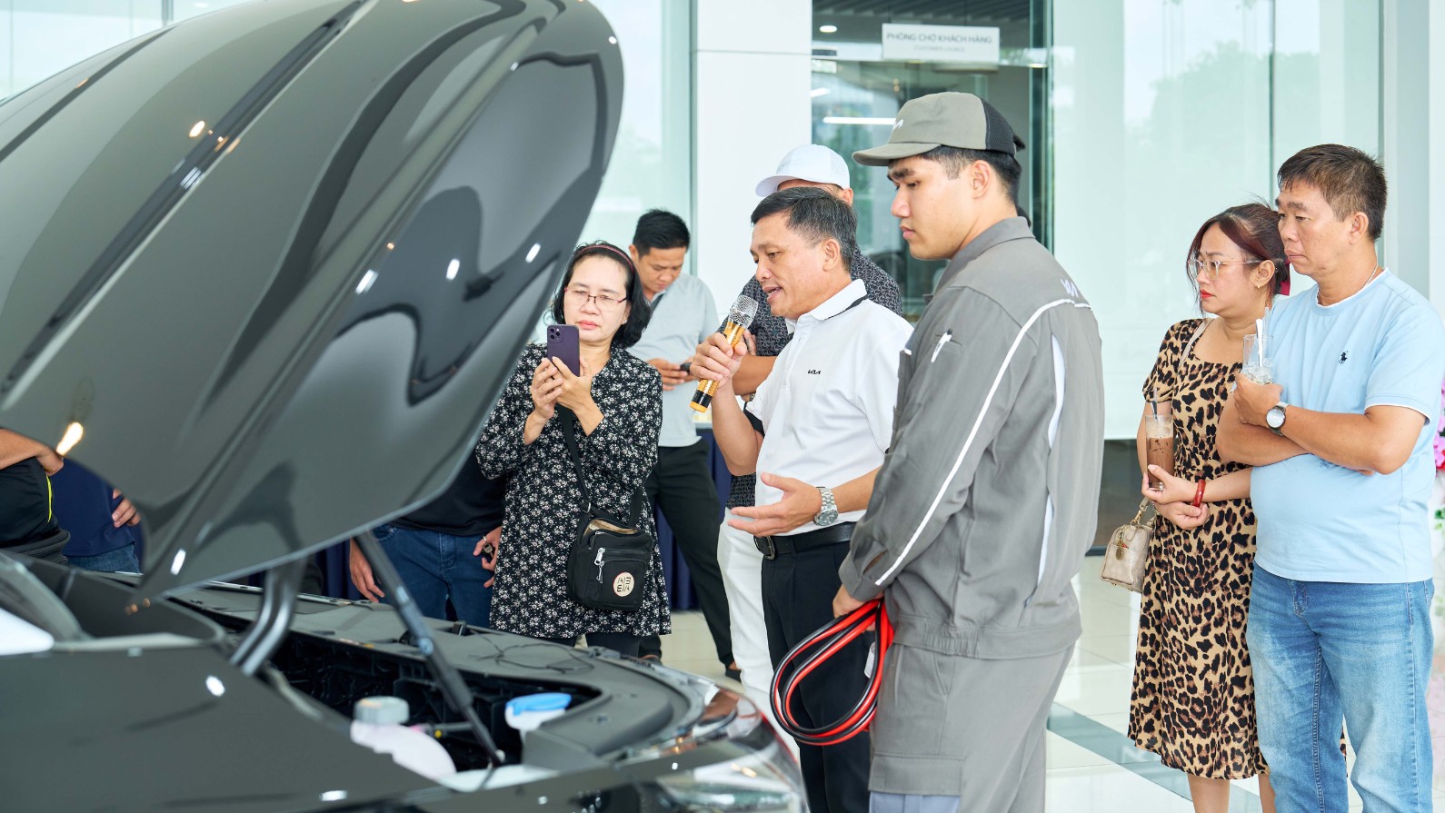 Chuyên gia chia sẻ và tư vấn kỹ thuật cho khách hàng 